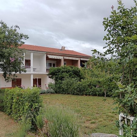 Apartments Lana Starigrad Paklenica Bagian luar foto