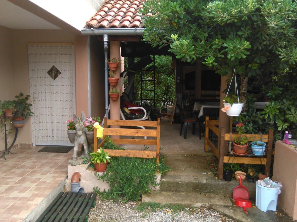 Apartments Lana Starigrad Paklenica Ruang foto